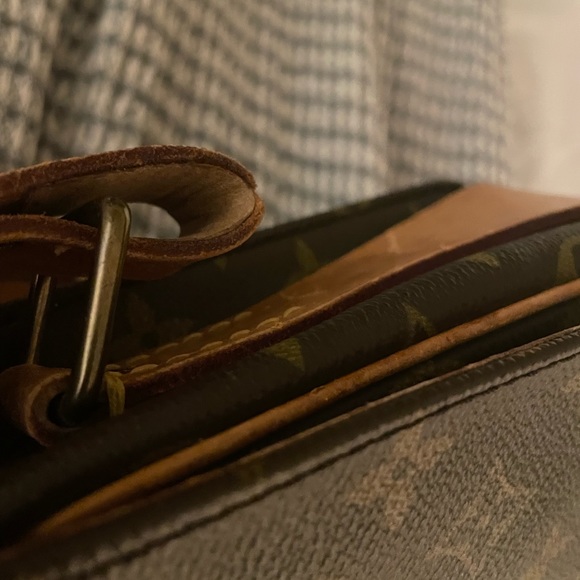 Louis Vuitton - Picture 7 of 15